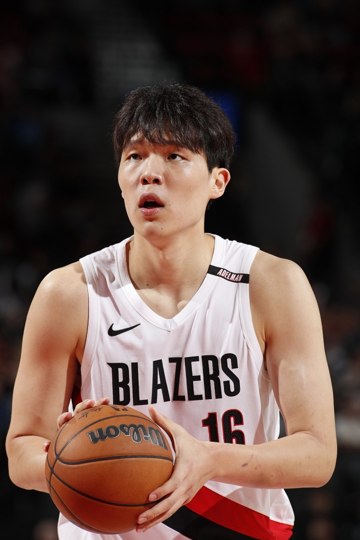 媒体人:后卫上得越勤快对杨瀚森是好事 第3中锋每场都有机会上场 媒体人:后卫上得越勤快对杨瀚森是好事 第3中锋每场都有机会上场