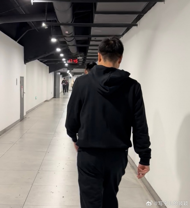 有没有某一时刻想哭？于根伟：没有，我的泪点没那么低
